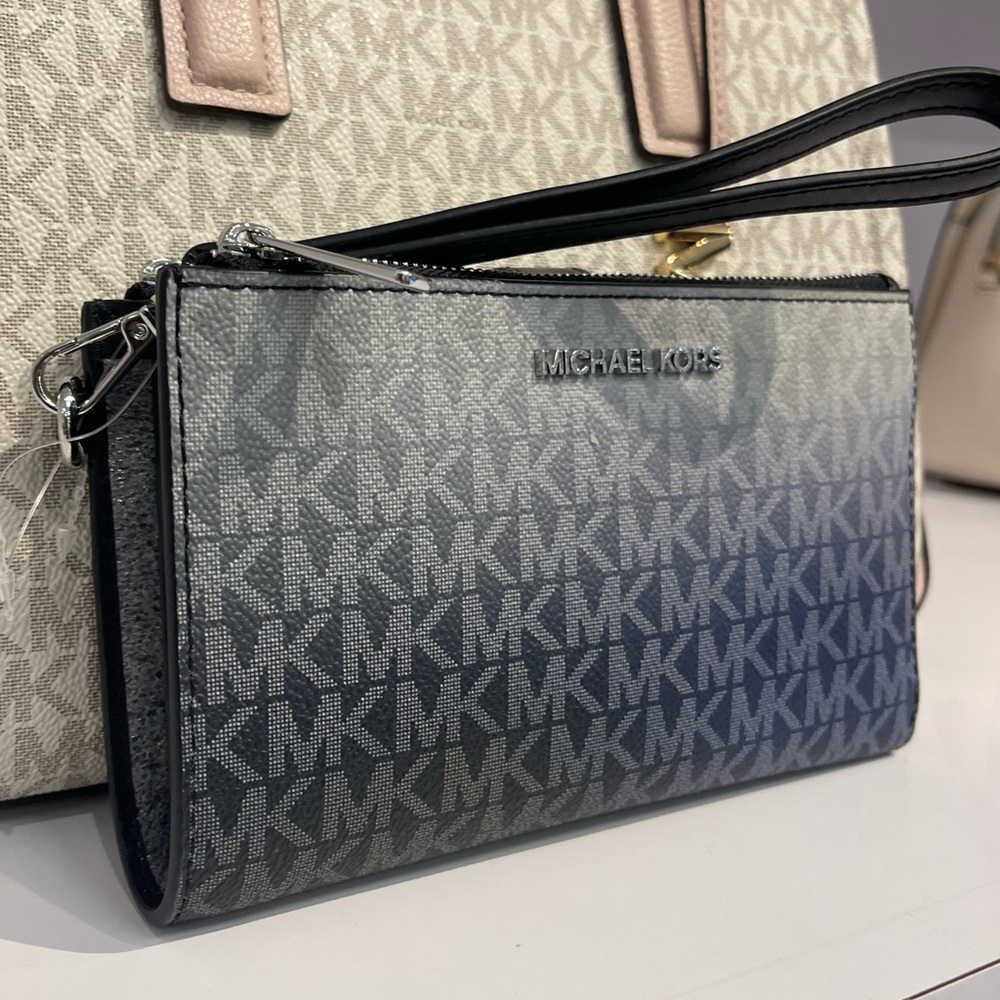MICHAEL KORS Jet Set Lg Ombré Signature Logo Double Zip Wristlet Wallet 
Black - Picture 8 of 16